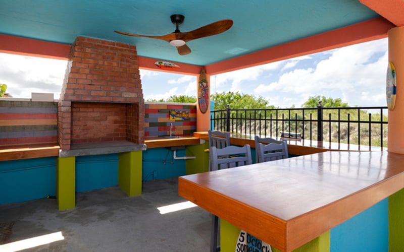 Pool bar / Grilling area / Bar stools