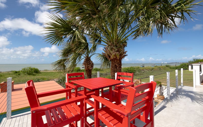 Outdoor dining/Bay Views