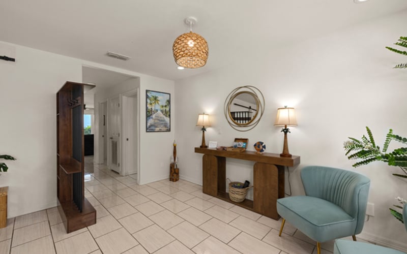 Entry / Game room
